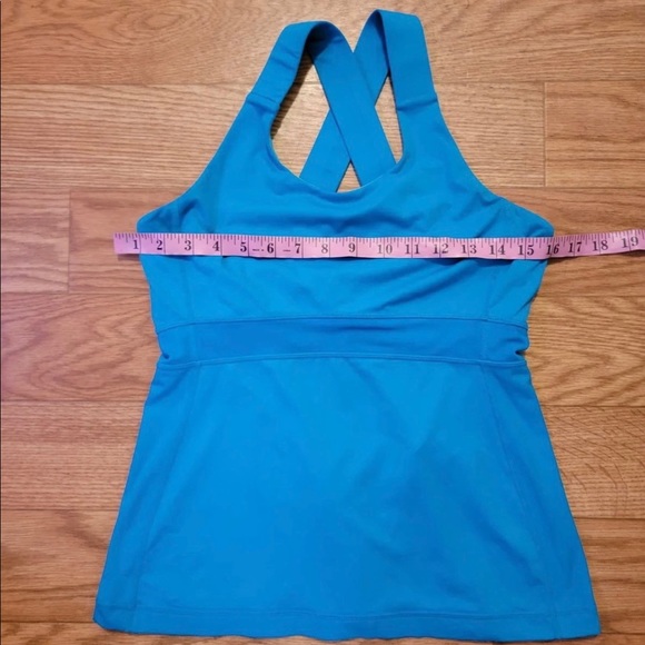 EUC - Lululemon Athletic Criss-Cross Back. Size 8 - Picture 7 of 7